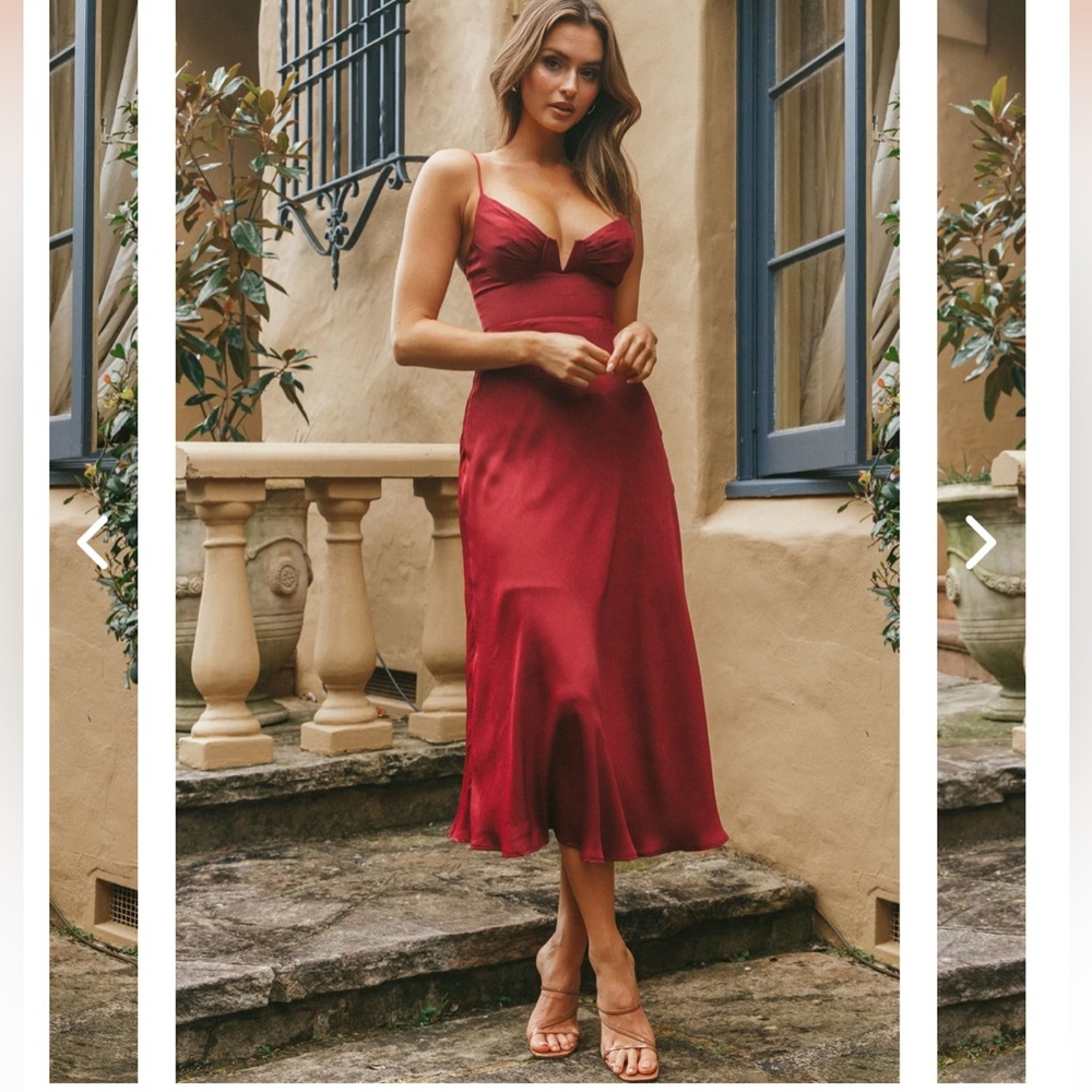 Selfie Leslie Lake Como fitted bodice red satin midi dress